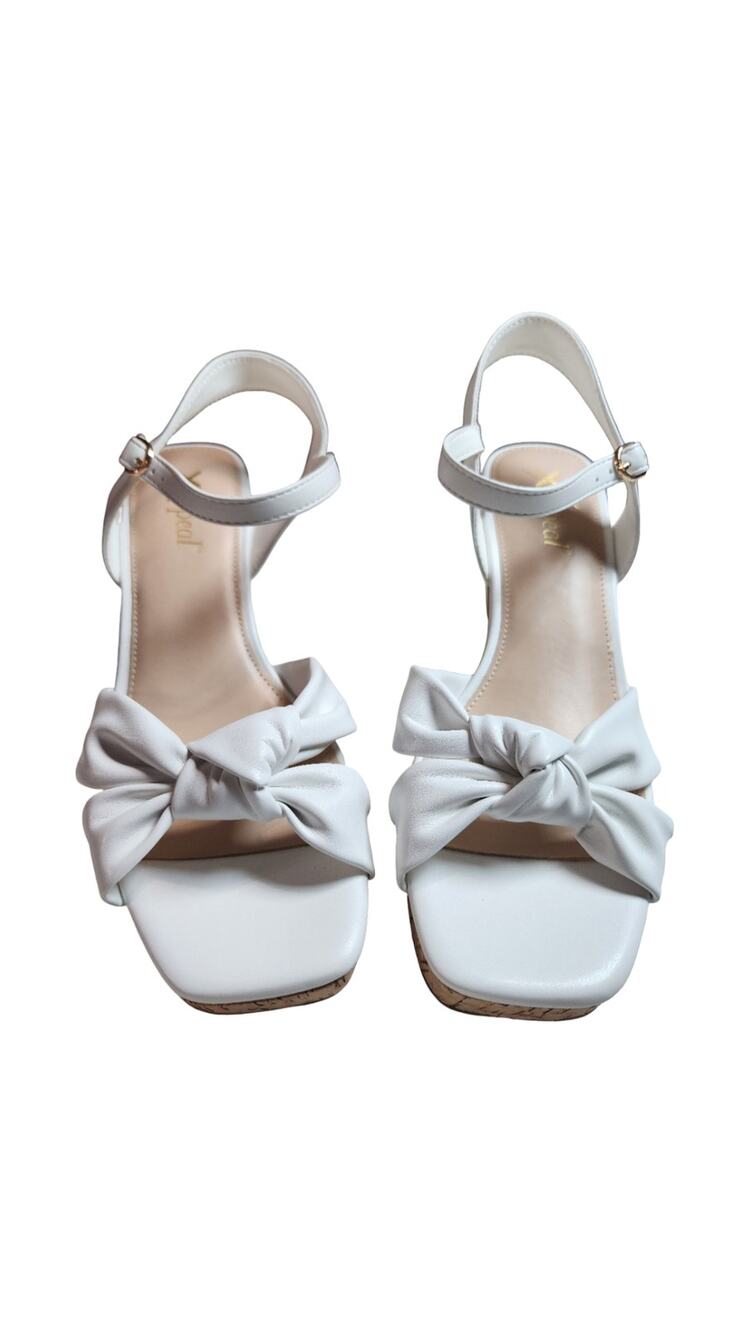 Xappeal Hartley White Knot Bow Ankle Strap Block Heel Sandals NWB Size 8